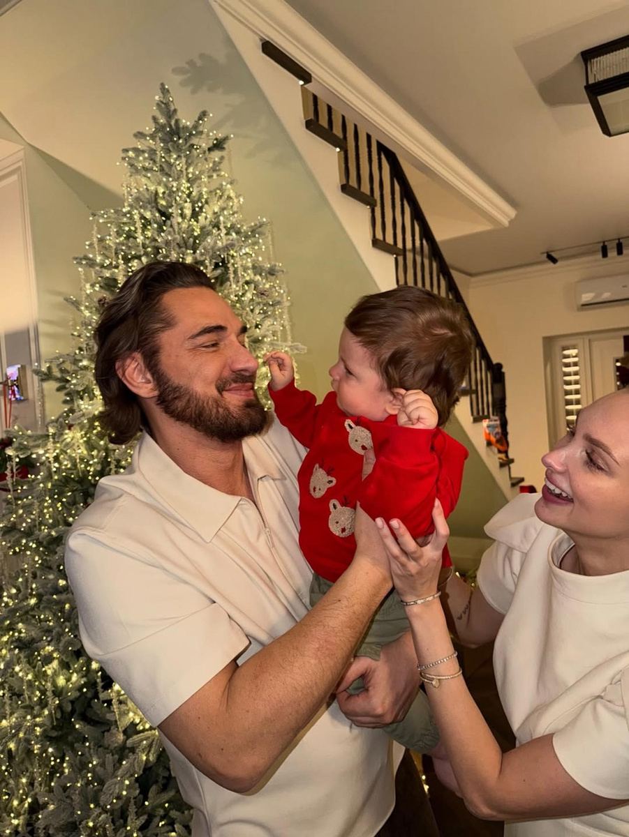    Валерия и Курбан Омаровы с сыном. Фото: Инстаграм (запрещён в РФ) @zimamoscow