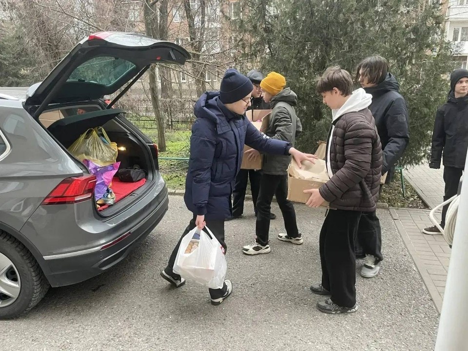    Таганрогские школьники поздравили участников СВО с Новым годом. Фото: Telegram-канал Светланы Камбуловой.