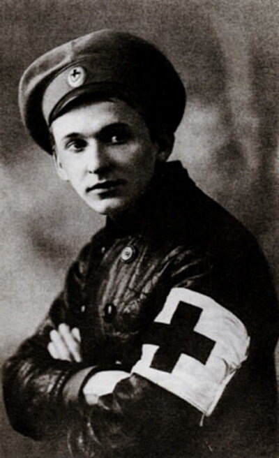  Юный  санитар - лоброволец А. Вертинский. 1914 год.