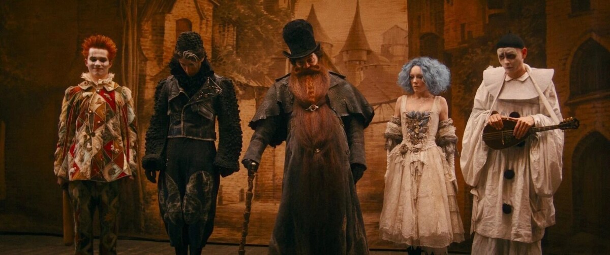    Рецензия на фильм «Буратино»   Фото: Кадр из фильма «Буратино». Режиссер: Игорь Волошин. Режиссер-постановщик: Игорь Волошин. Сценарий: Андрей Золотарев, Аксинья Борисова, Алина Тяжлова. Композиторы: Алексей Рыбников, Дмитрий Рыбников