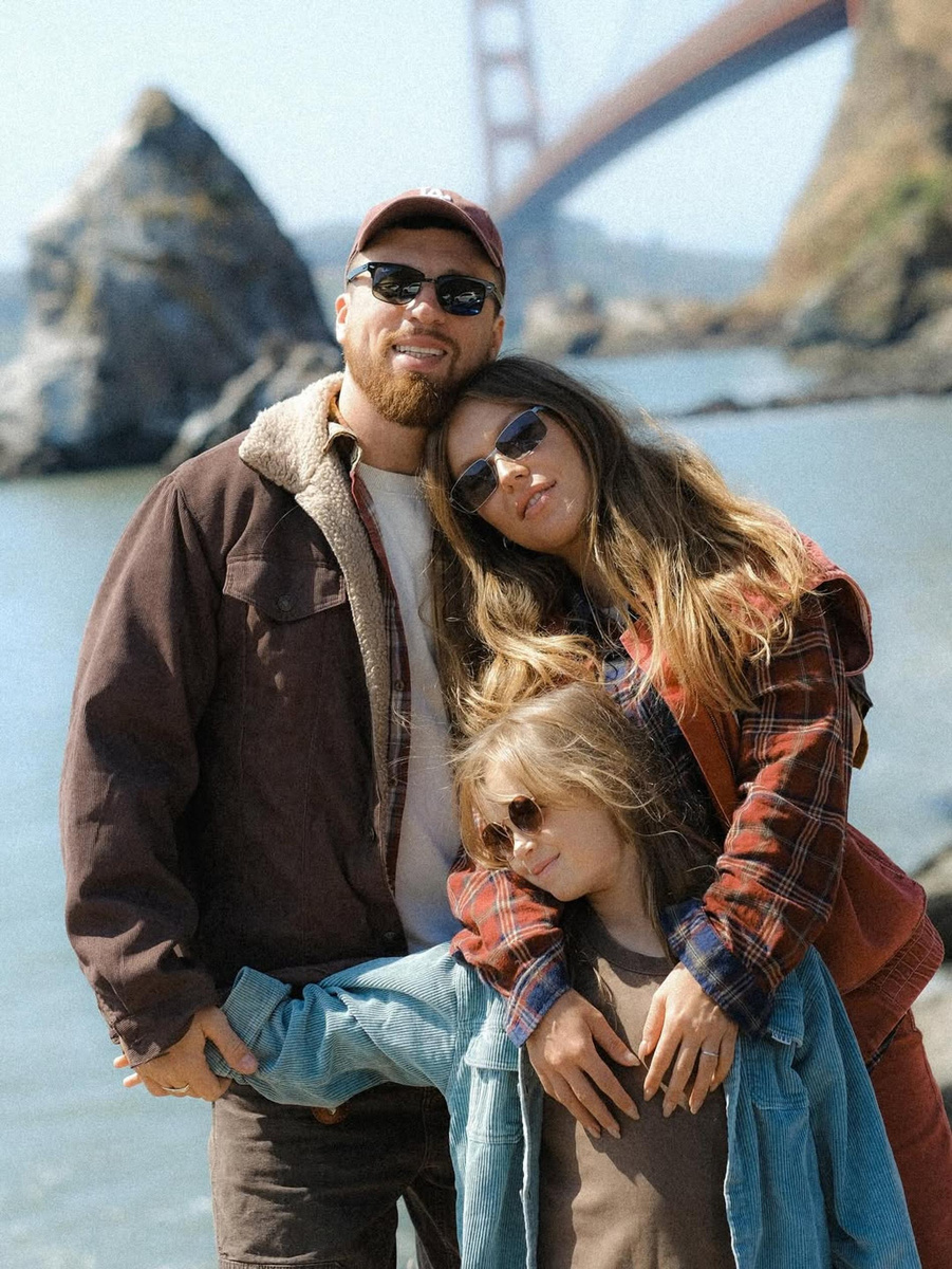    Рита Дакота с семьёй. Фото: Инстаграм (запрещён в РФ) @ritadakota_life