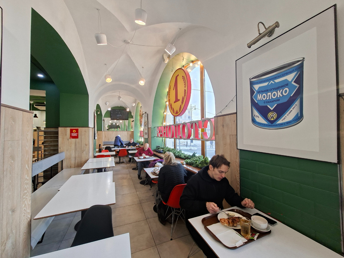 фото автора   столовая номер 1  на  Сухаревской  площади.