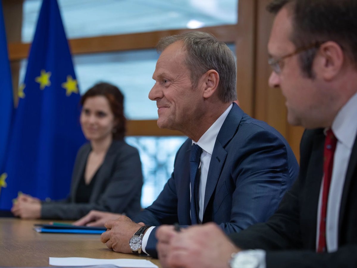    Туск заявил, что Польша намерена отреагировать на удары США по Каракасу