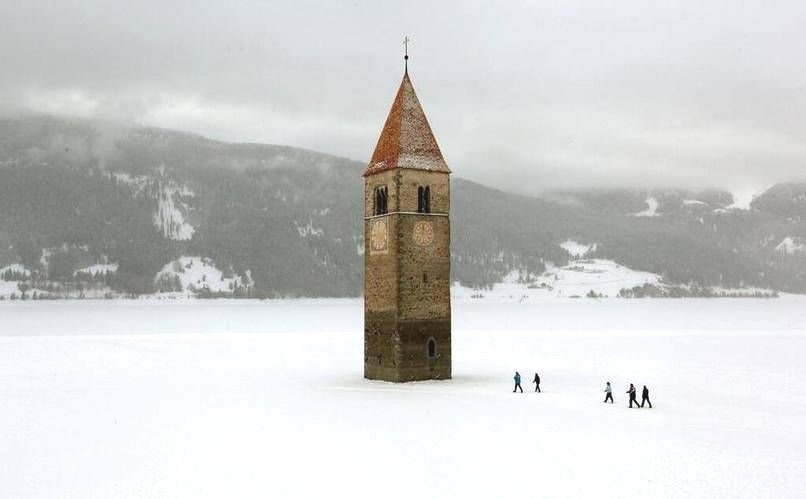 Колокольня озера Лаго-ди-Резия. Фото: imgur.com 