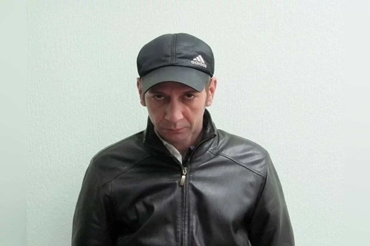    Его личность установили лишь спустя десять лет, и она шокировала обывателей — это был ничем не примечательный бизнесмен, продавец пылесосов «Kirby».