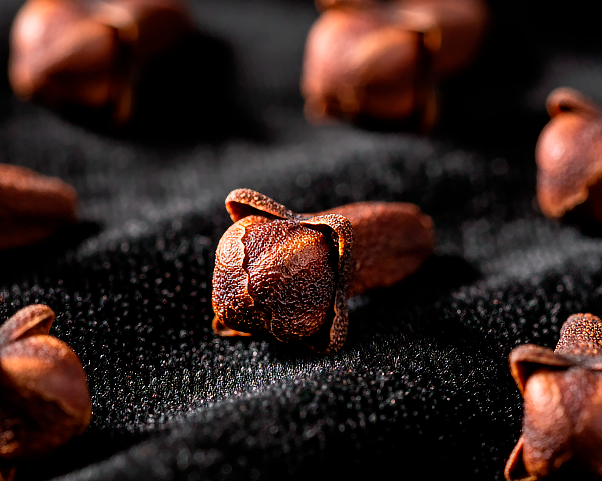 Гвоздика — природный антисептик: как пряность борется с грибком и очищает дыхание