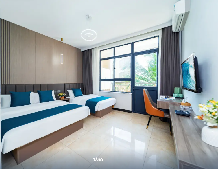 Кровать у нас была одна, а не две. Но если и с раздельными)