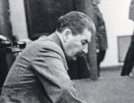 Сталин не поверил докладам СМЕРШа: единственный генерал, вернувшийся из плена без клейма предателя