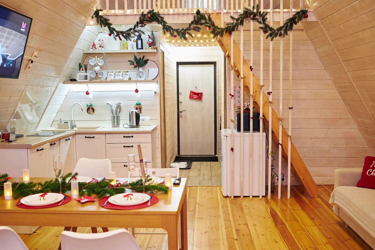 A-frame домик Aframe Happy в зимний вечер — атмосфера для тихого праздника Старого Нового года