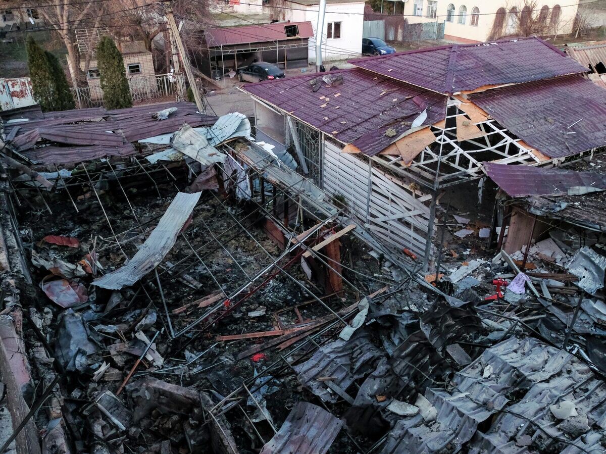    Последствия атаки БПЛА ВСУ на поселок Хорлы в Херсонской области© РИА Новости . Сергей Мирный