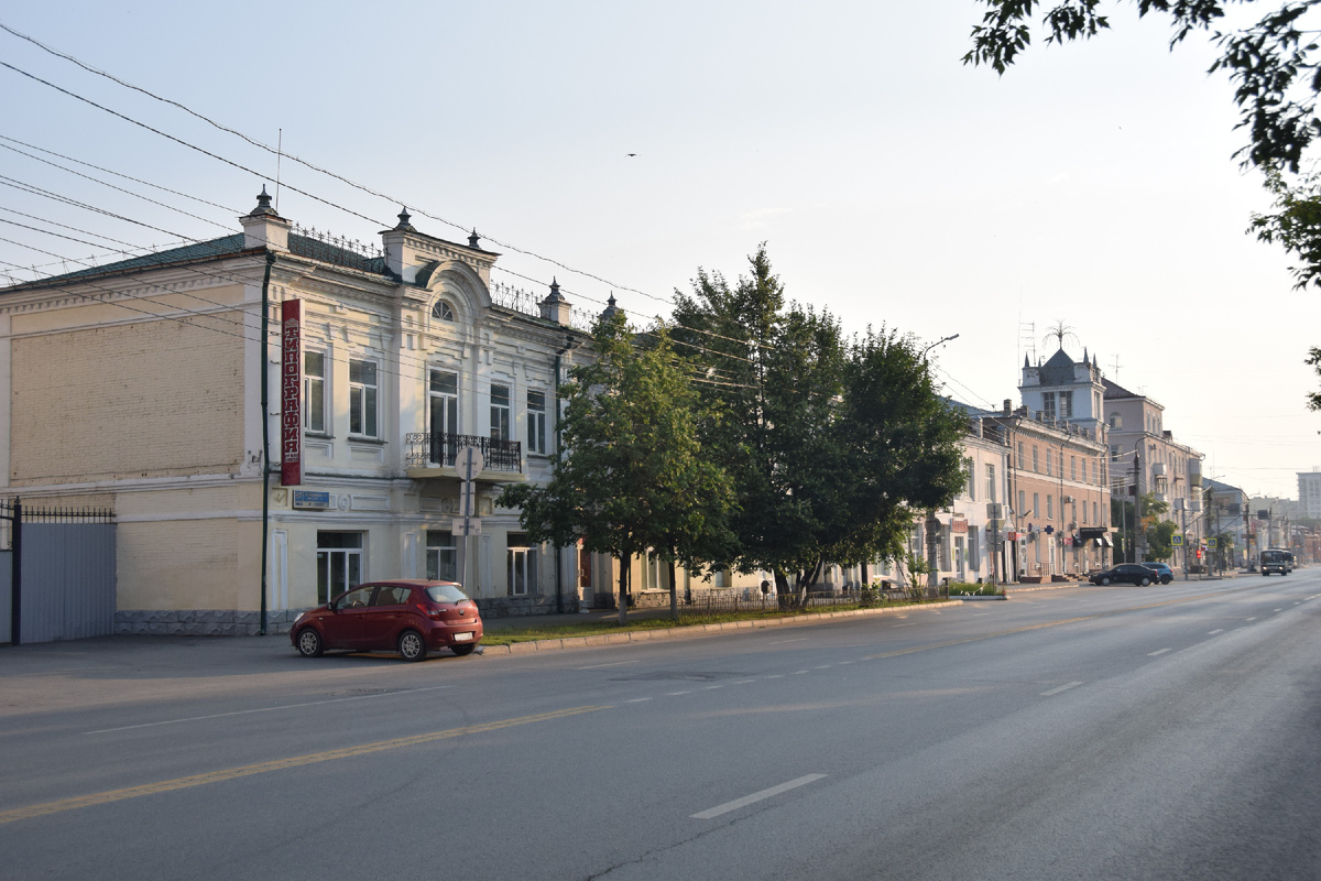 Улица Куйбышева. На переднем плане дом купца М.М. Дунаева. Фото автора канала "Приключения Тома Сойера".