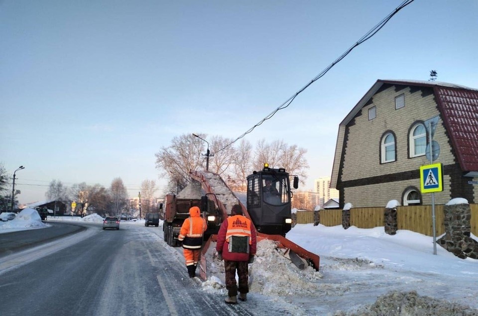    Дорожные службы очистили 407 парковок. Фото: мэрия Новосибирска
