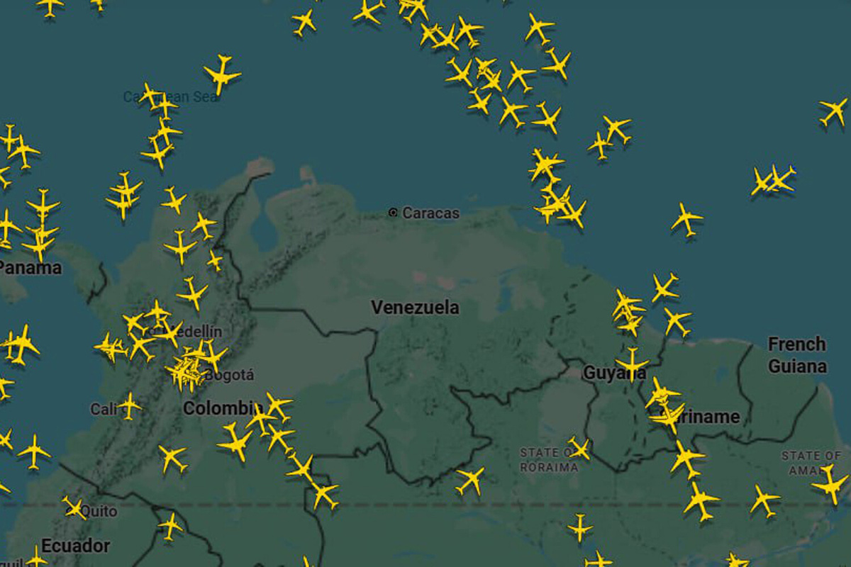 Небо над Венесуэлой по данным сайта Flightradar во время атаки США в Каракасе, Венесуэла, 3 января 2026 года     📷