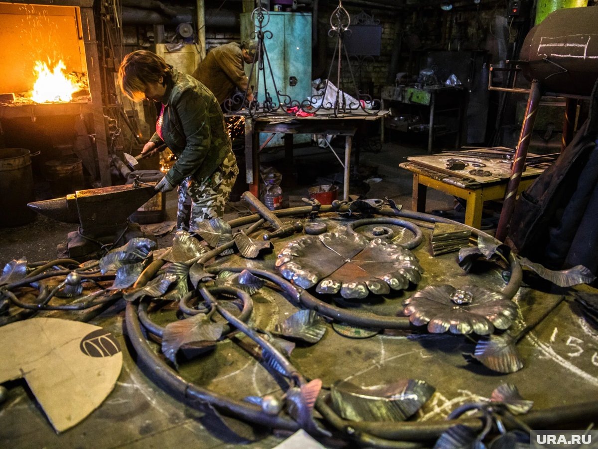    Кузнецы достойно зарабатывают