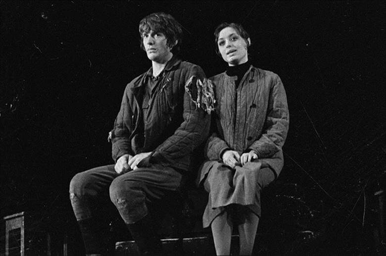 Александр Абдулов и Елена Шанина в спектакле "В списках не значился". 1975 г.