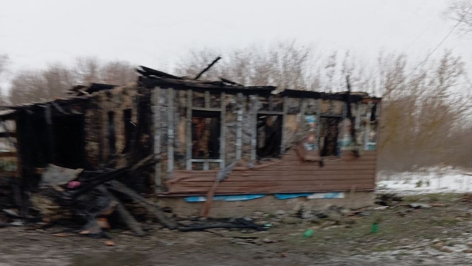 Многодетная воронежская семья осталась без дома после страшного пожара