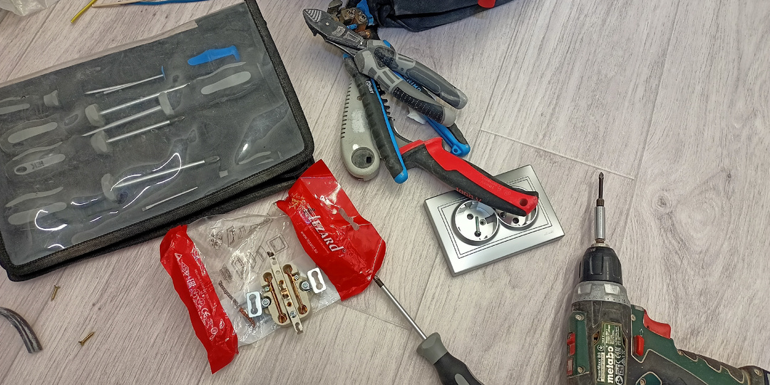 Самый опасный элемент проводки не кабель и даже не скрутки, но есть у каждого. Розетки нужно покупать с умом