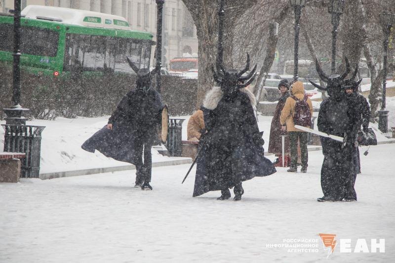 Оренбуржцев просят не выходить на улицу из-за метели