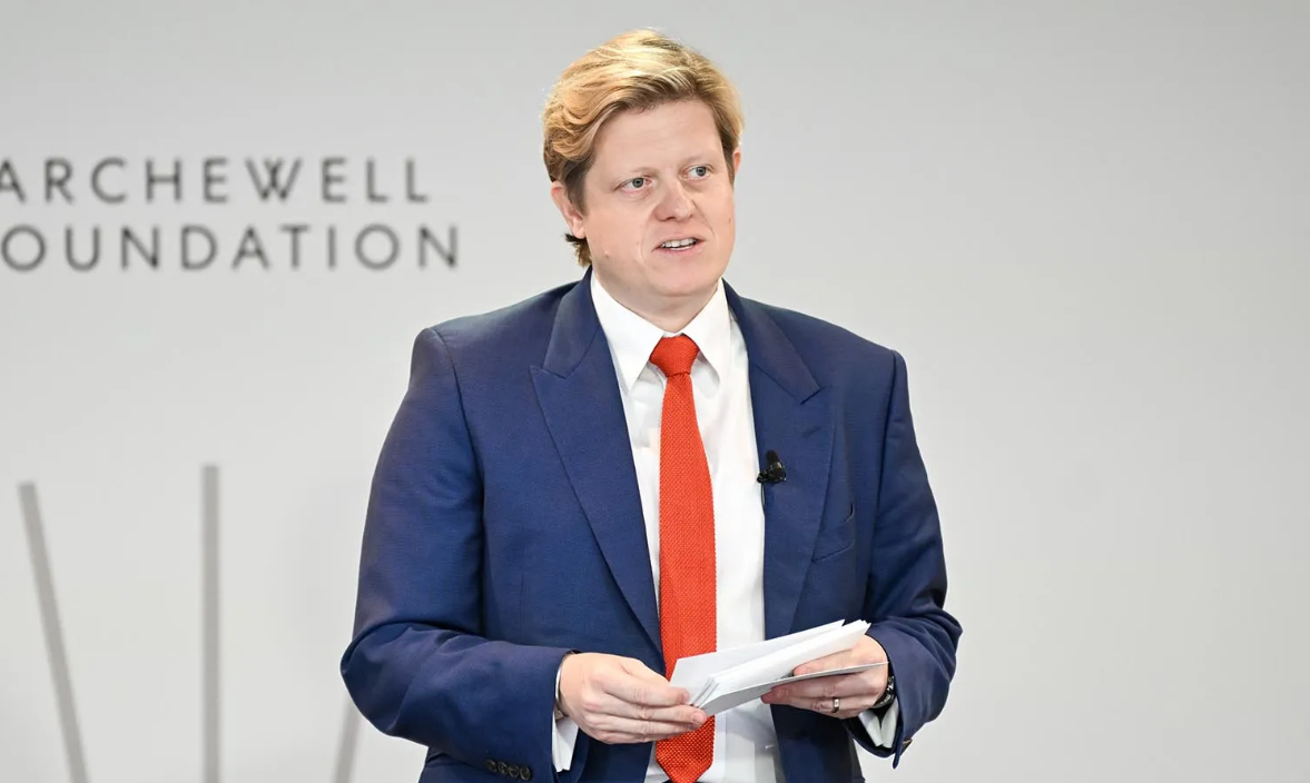 Джеймс Холт