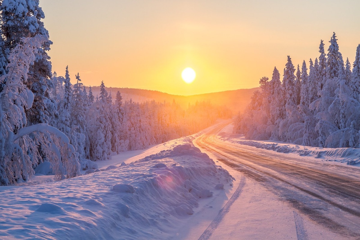    Зимняя близость Северного полушария к Солнцу в мороз помогает мало.