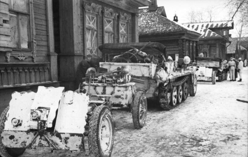 7,5 cm le.IG.18 с передком и тягачом