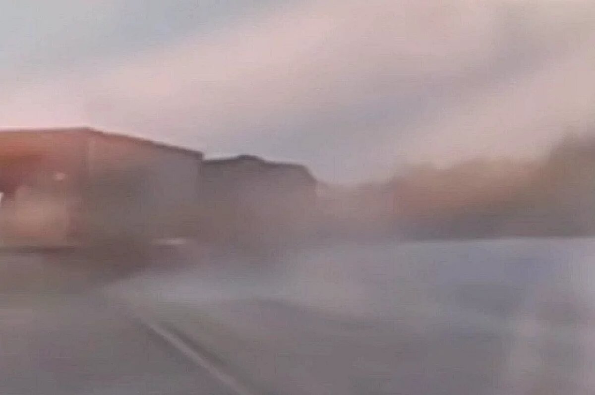    Две фуры съехали в кювет на опасной трассе под Волгоградом – видео