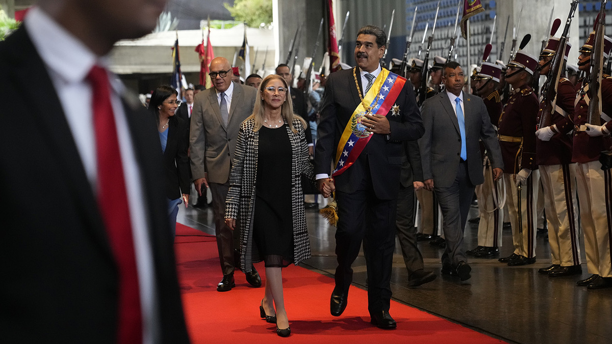   Ariana Cubillos / AP- Архивное фото. Президент Венесуэлы Николас Мадуро и его жена Силия Флорес