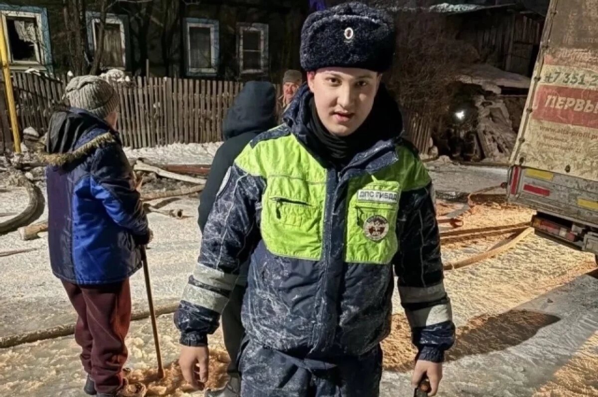    В новогоднюю ночь полицейские Сатки спасли кошку из горящего дома