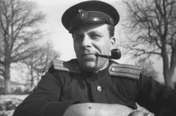 Лазарь Иосифович Лагин (1903-1979 гг.) прошёл всю войну от начала и до самого конца