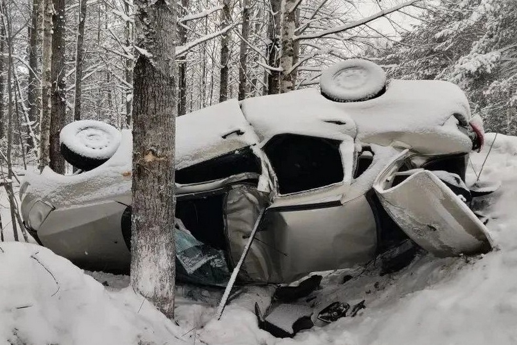    "Ладу-Гранту" погибшего обнаружили сегодня около 10:30 на девятом километре дороги Маза - Верхний Двор.