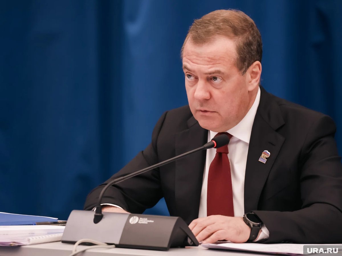     Медведев предложил Трампу провести на Украине, подобную операцию, какую он провел в Венесуэле