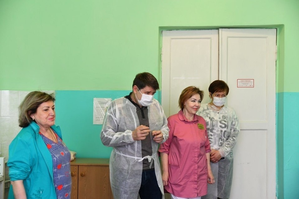    Глава Макеевки посетил один из городских роддомов. Фото: ТГ/Ключаров