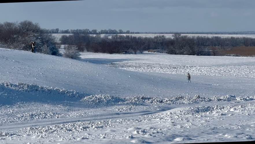 Зимние забавы! Как же здорово, что ребятня оторвалась от экранов айфонов! Фото автора канала