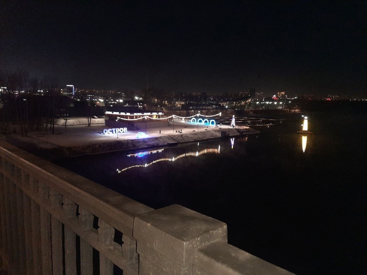 Вид на Остров Отдыха (Красноярск) со стороны Коммунального моста