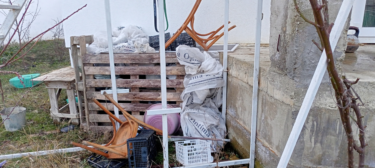 Стулья улетели