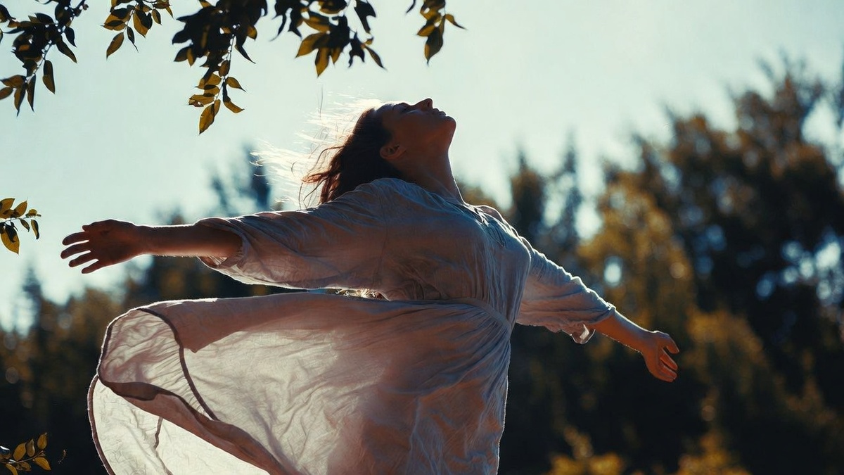 Когда мы так разбираемся с виной, жизнь расцветает: появляется свобода, уверенность, настоящие отношения без масок.