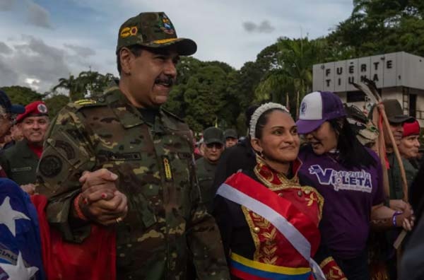 Президент Венесуэлы Николас Мадуру со своей женой Силией Флорес