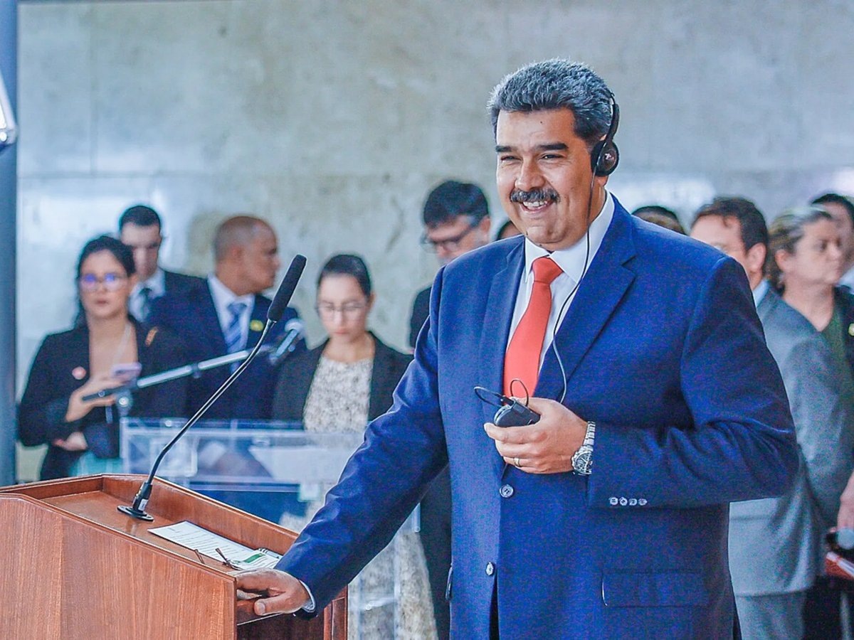    Мадуро в юношестве хотел стать рок-музыкантом