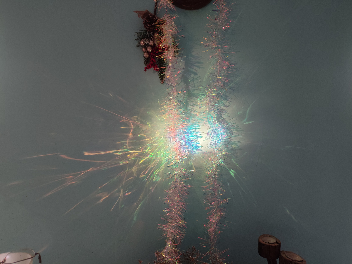 А это к нам лучик солнышка заглянул )))