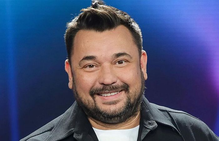 Отец пятерых, автор мирового хита и триумф на «Газпром Арене»: Как Сергей Жуков прошел от качка на стероидах до иконы ностальгии