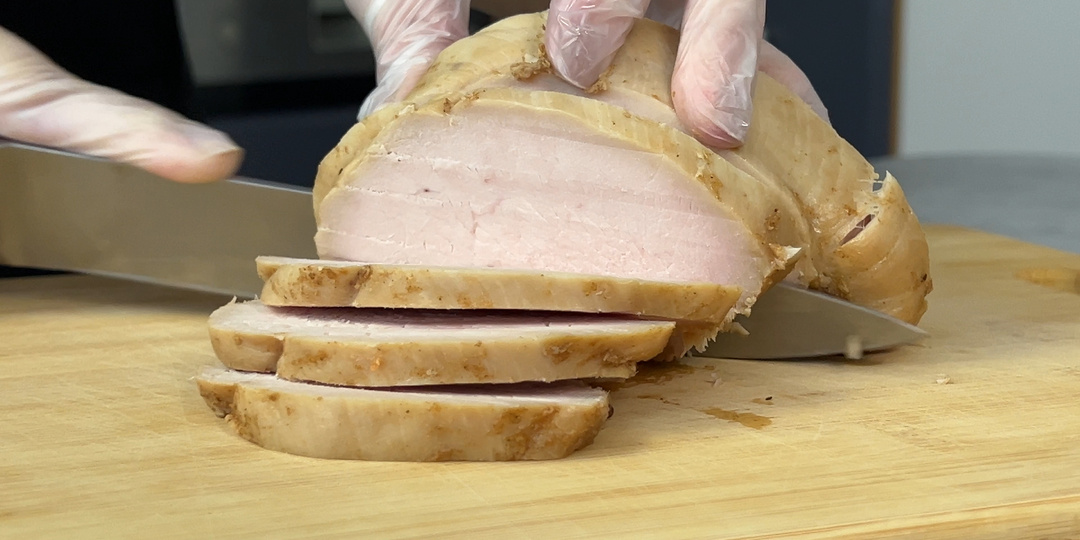 Забудьте про магазинную колбасу: делюсь рецептом идеальной домашней буженины