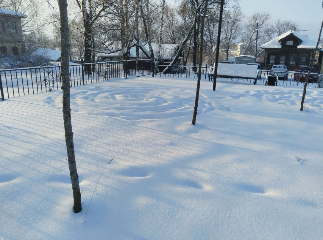 фото места приземления инопланетян в Яранске источник https://sun9-45.userapi.com/s/v1/ig2/rXOHO1VLHke45YtYLjwhDkmt1Wj42_YUPZUZF7j0rKbXOKS8HNdqz3jNM8nNzzk1p8BmNWlV2hfZ-fiKoXnBUDsQ.jpg?quality=95&as=32x24,48x36,72x54,108x81,160x120,240x180,360x270,480x360,540x405,640x480,720x540,1080x810,1280x960,1440x1080,2560x1920&from=bu&cs=1280x0