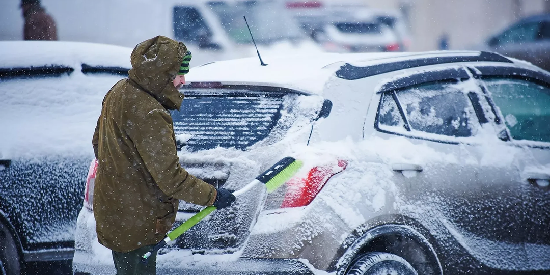 Названы 3 приспособления для вытаскивания автомобиля из сугроба