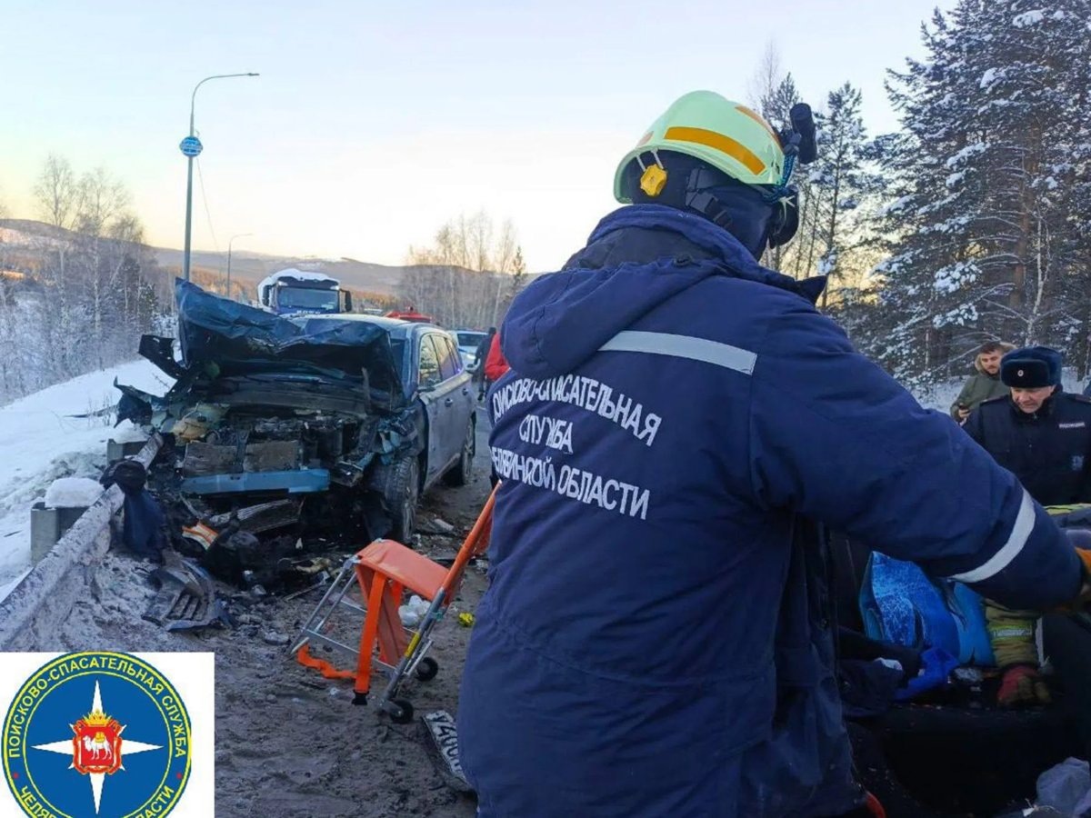    Спасатели извлекли пострадавшую женщину из автомобиля