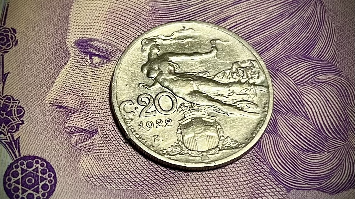 Как раненая птица, пытающаяся взлететь, Франция тянулась к небу…