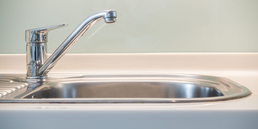 350 частных домов в Воронеже остались без воды 3 января