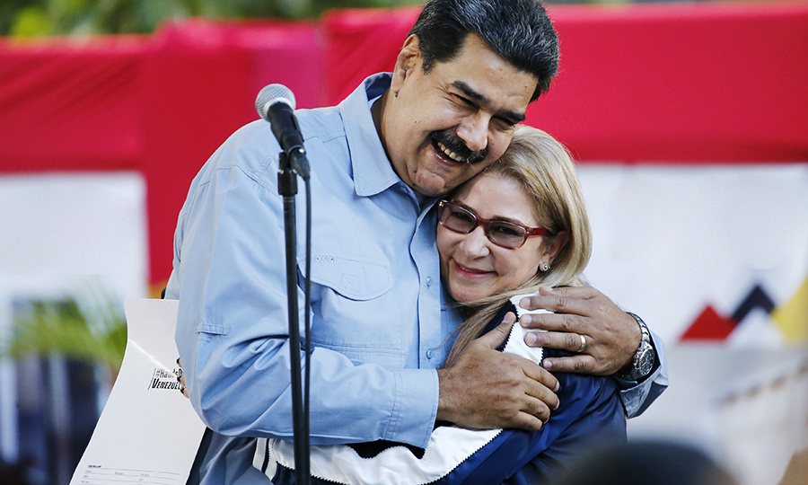 Россия призвала США освободить Мадуро и его жену