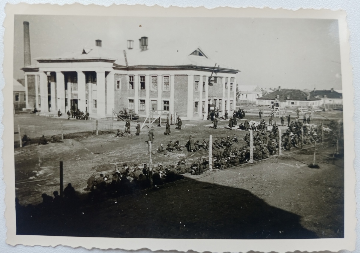 Порхов. Лагерь Дулаг-100. Фото из коллекции Сергея Егорова