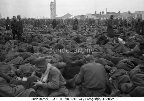 Порхов. Лагерь военнопленных. Август 1941 г. Бундесархив.