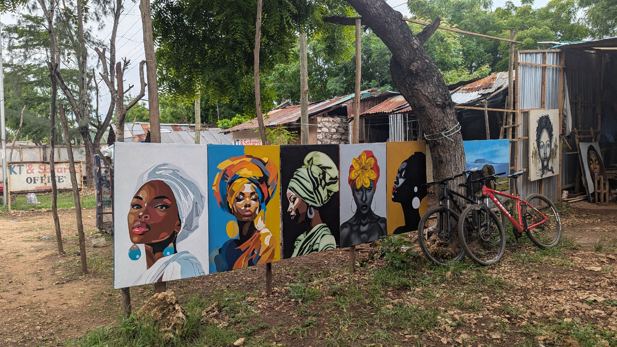 Творчество местных художников для туристов